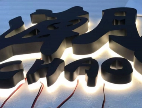廣告牌的9種分類(lèi)與廣告牌材質(zhì)效果！襄陽(yáng)市圣火廣告有限公司為你介紹